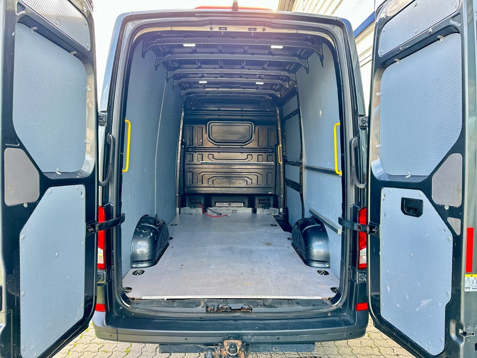 VW Crafter 35 2,0 TDi 177 Kassevogn L3H3 aut.