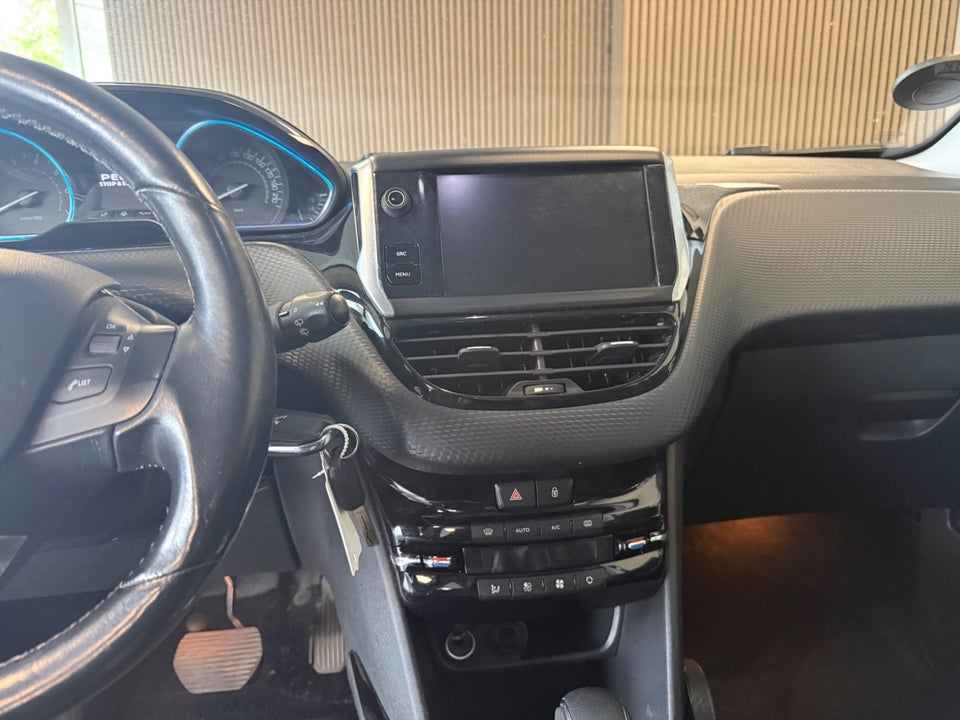 Peugeot 2008 1,2 e-THP 110 Allure EAT6 5d