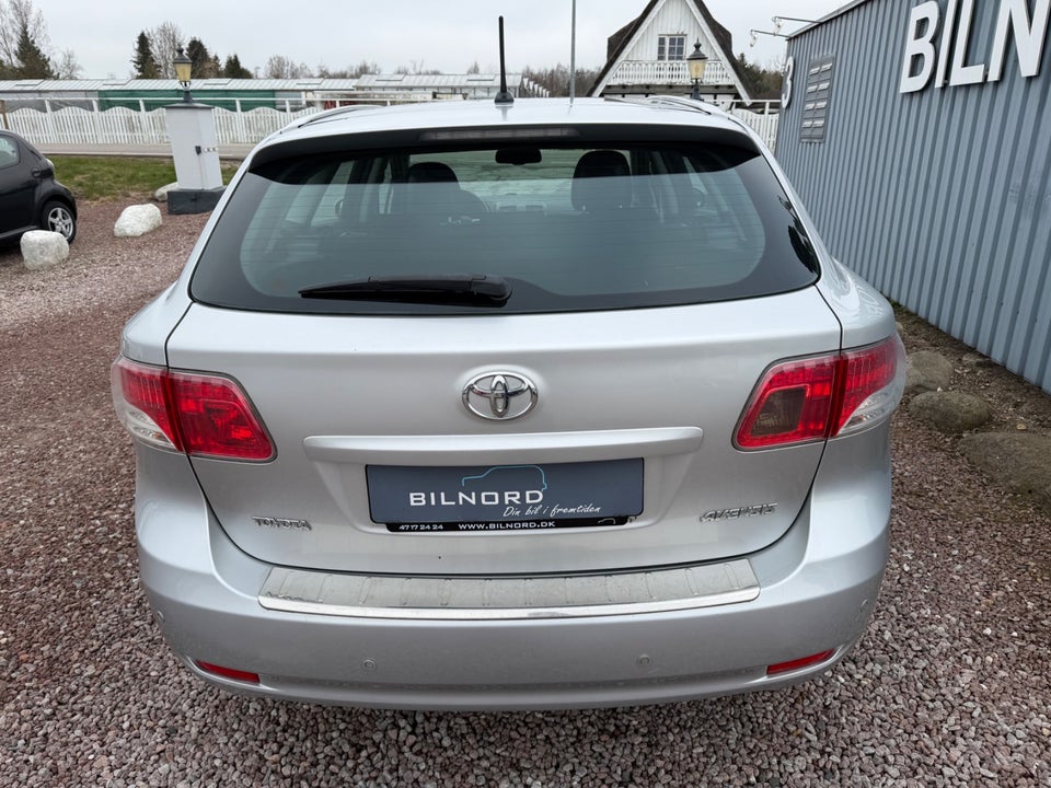 Toyota Avensis 1,8 VVT-i T2 stc. E-CVT 5d