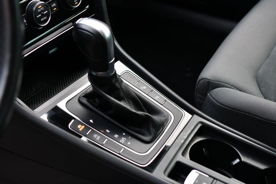 VW Golf VII 2,0 TDi 150 Highline Variant DSG 5d