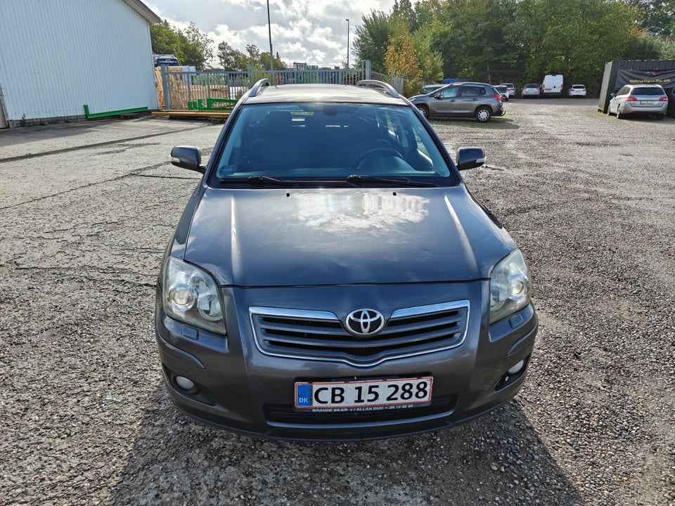 Toyota Avensis 2,0 D-4D Sol stc. 5d