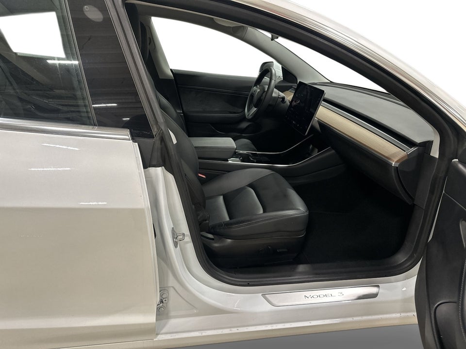 Tesla Model 3 Standard Range+ RWD 4d