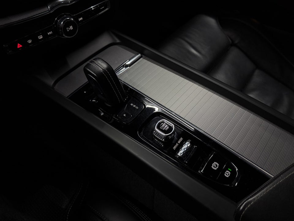 Volvo XC60 2,0 T8 ReCharge R-Design aut. AWD 5d
