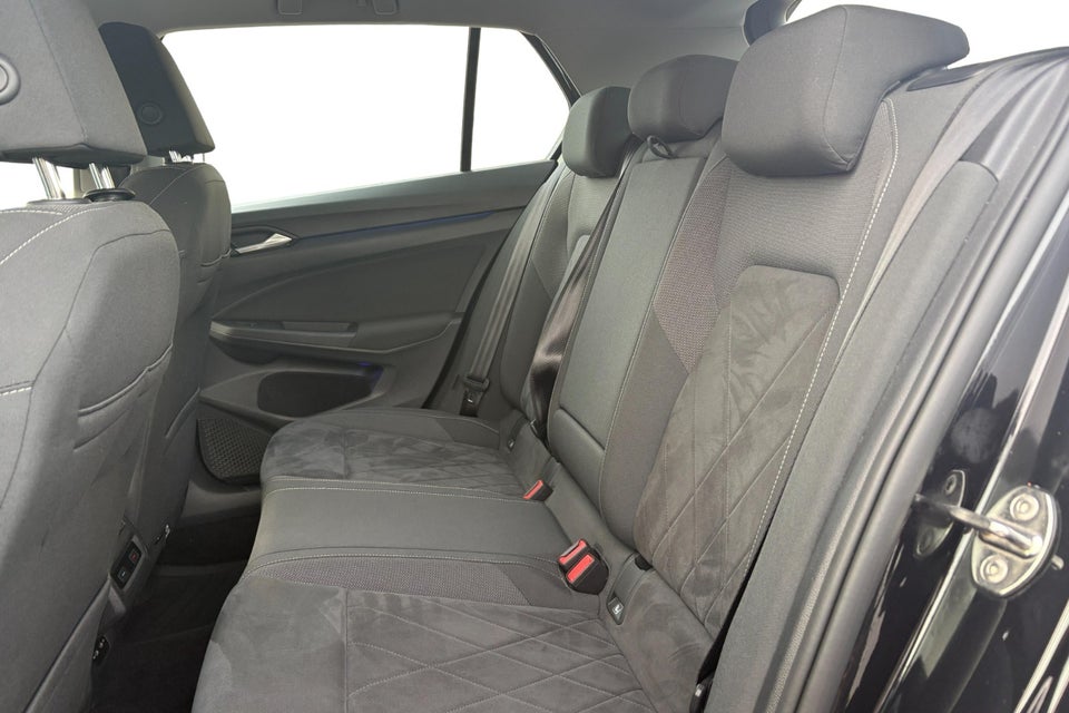VW Golf VIII 1,4 eHybrid DSG 5d