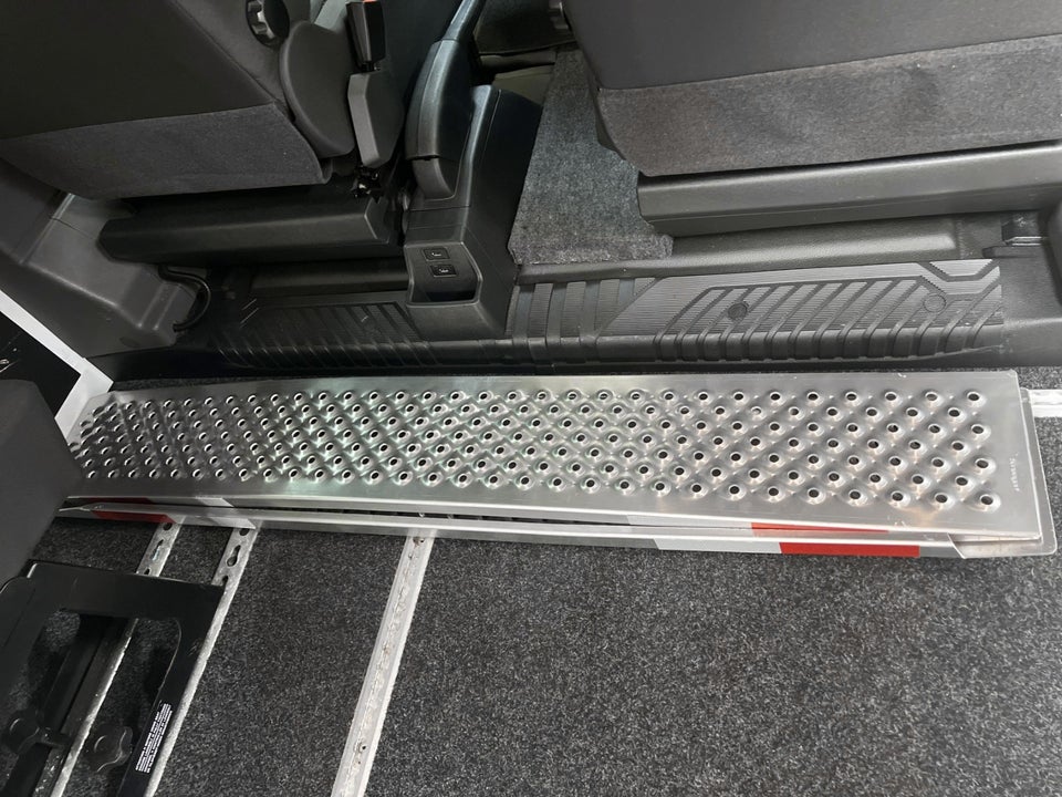 Ford Transit Custom Kombi 320 L1 2,0 TDCi 130 Ambiente aut. H2 FWD