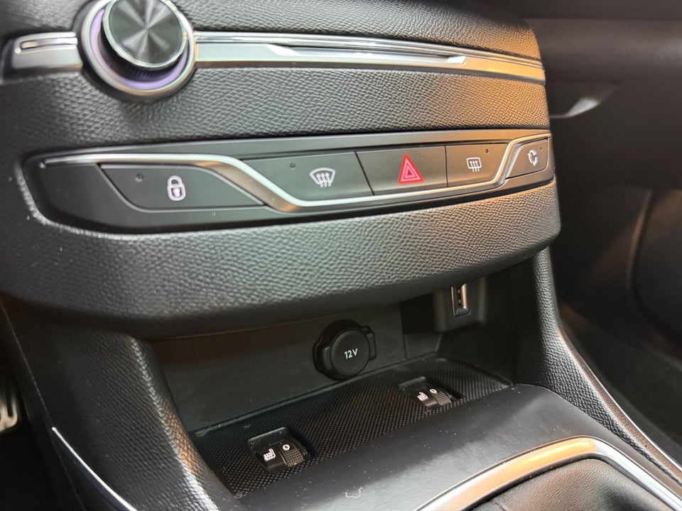 Peugeot 308 1,5 BlueHDi 130 Selection Sky 5d