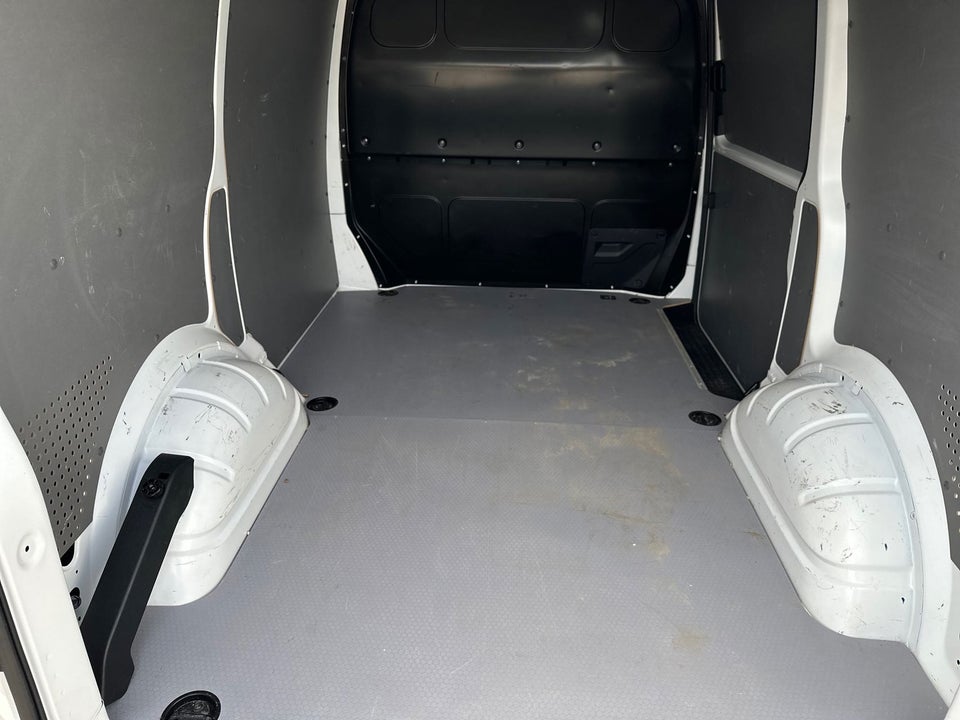 VW Transporter 2,0 TDi 110 Kassevogn kort