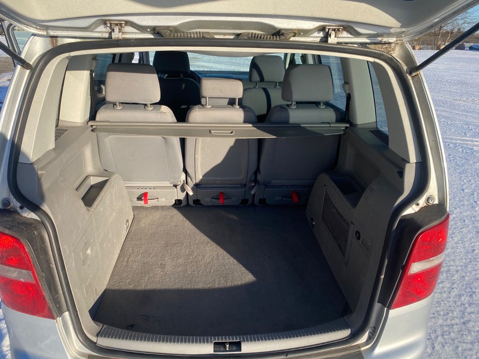 VW Touran 1,6 FSi 5d