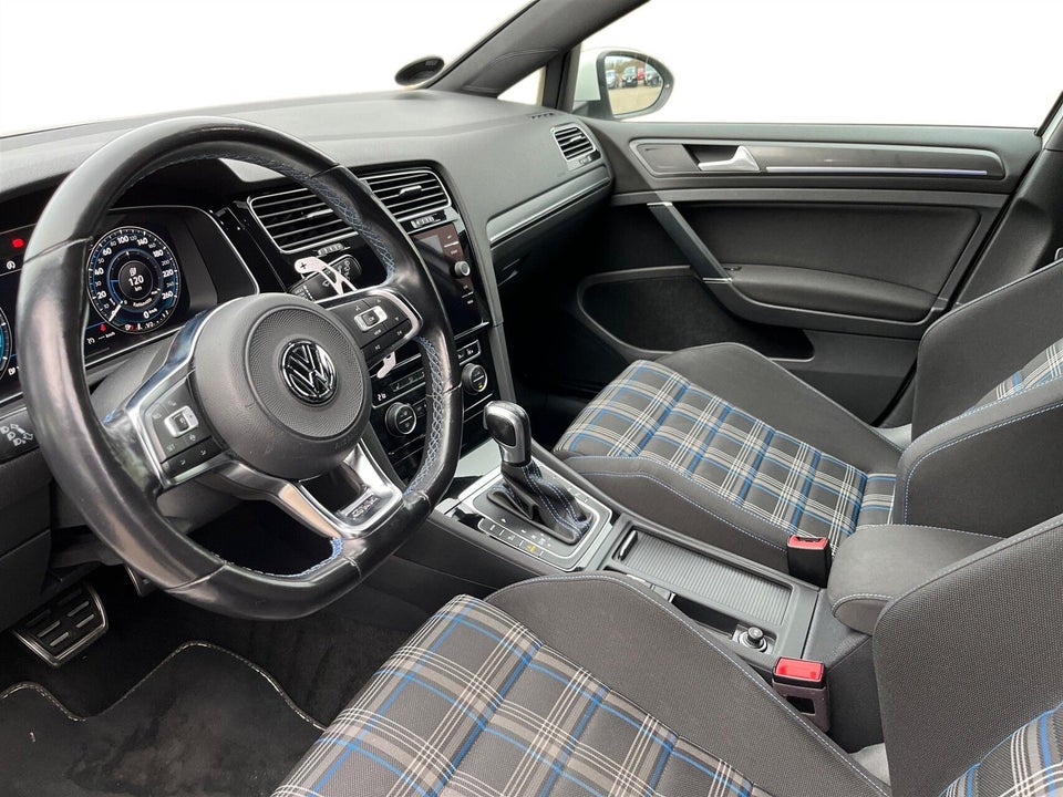 VW Golf VIII 1,4 GTE DSG 5d