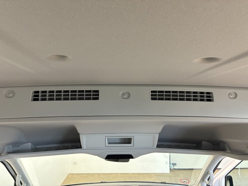 VW Crafter 35 2,0 TDi 140 Kombi L3H3 aut.