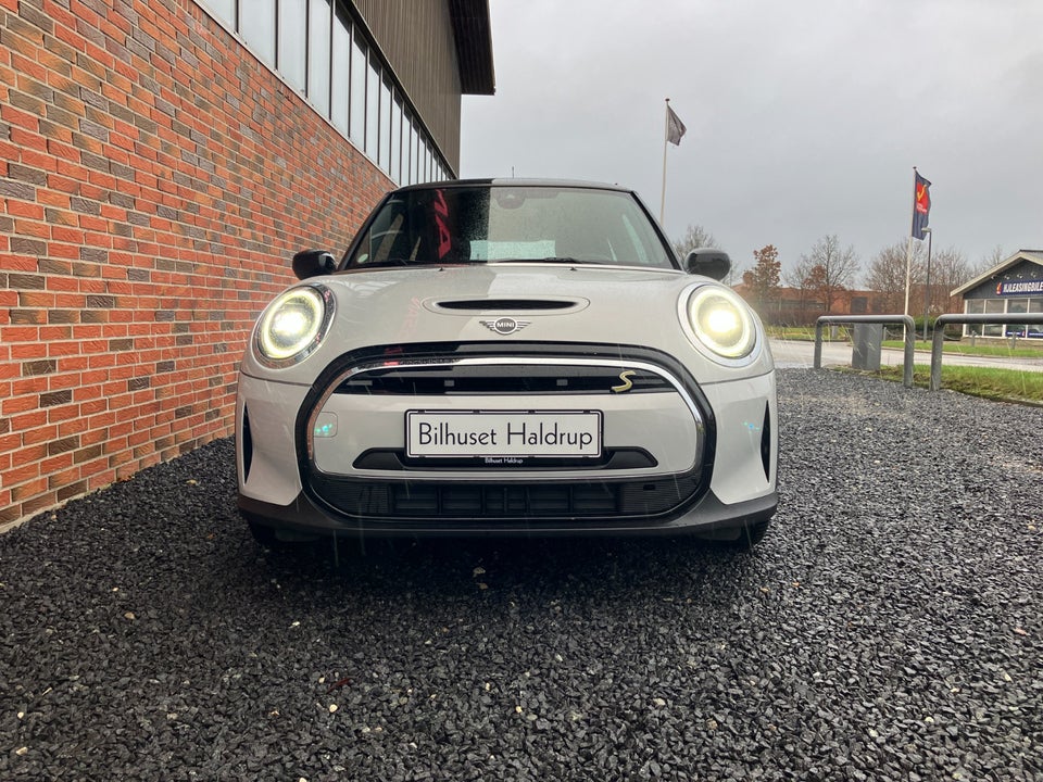 MINI Cooper SE Essential 3d