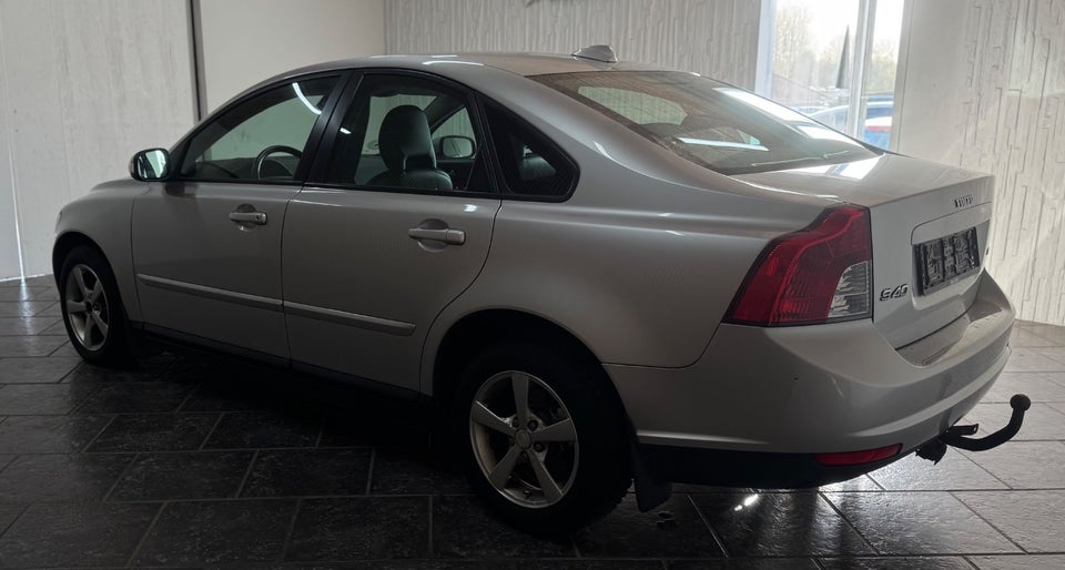 Volvo S40 1,6 D Momentum 4d