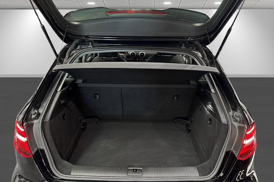 Audi A3 35 TFSi Sport Limited Sportback S-tr. 5d