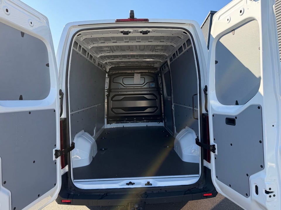 Nissan Interstar 87 L3H2 N-Connecta Van