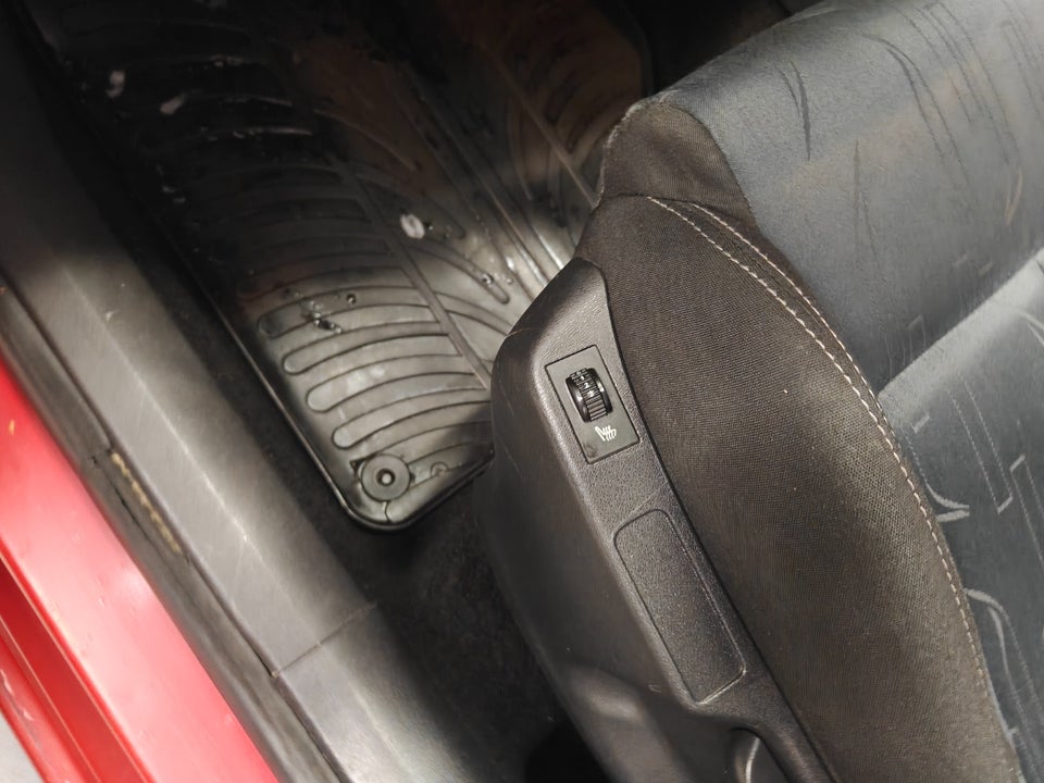 Citroën C4 1,6 HDi 90 Attraction 5d