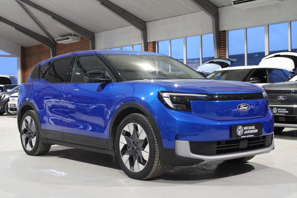 Ford Explorer 82 Premium Extended Range 5d