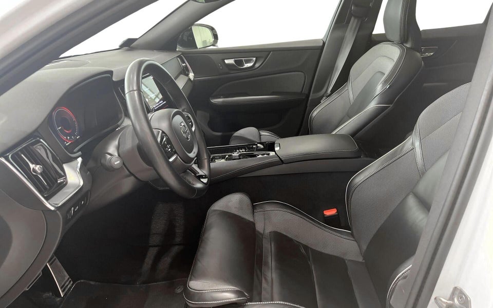 Volvo V60 2,0 T6 ReCharge R-Design aut. AWD 5d