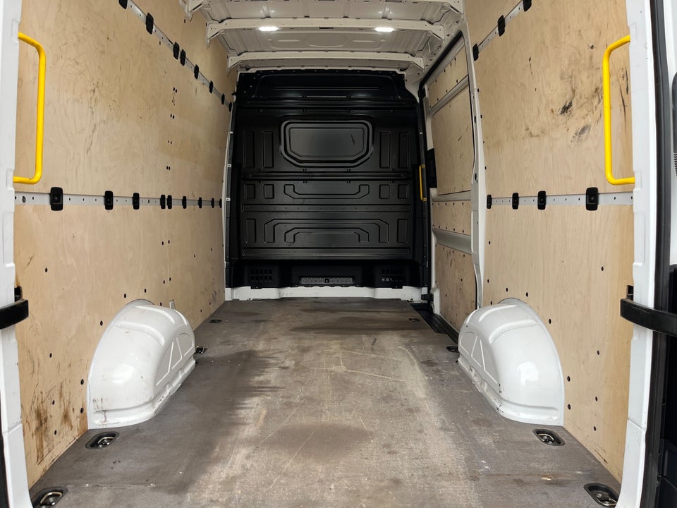 VW Crafter 30 2,0 TDi 177 Kassevogn L3H2