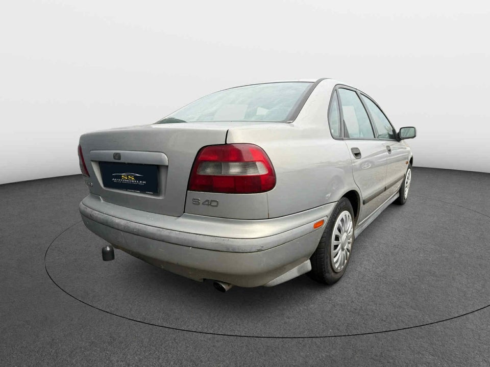 Volvo S40 1,8  4d