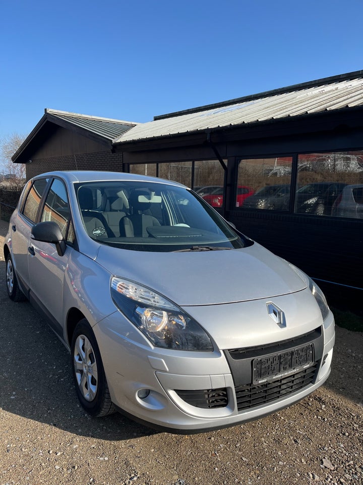 Renault Scenic III 1,6 16V Authentique 5d