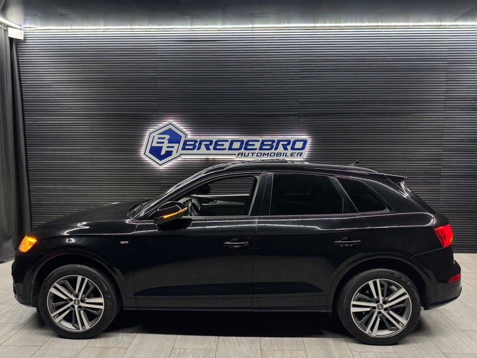 Audi Q5 40 TDi S-line quattro S-tr. 5d