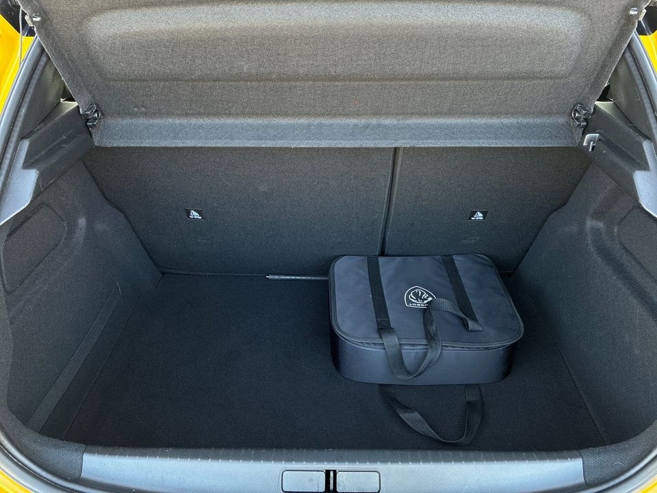 Peugeot e-208 50 GT 5d