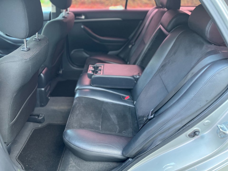 Toyota Avensis 1,8 VVT-i Sol 5d