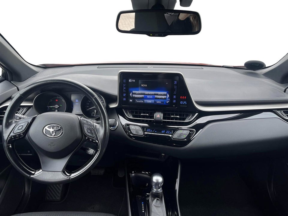 Toyota C-HR 1,8 Hybrid Premium Selected CVT 5d