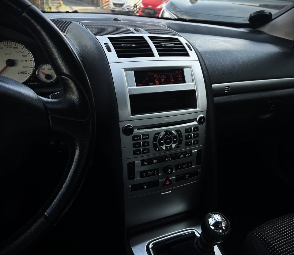 Peugeot 407 2,2 HDi Premium 4d