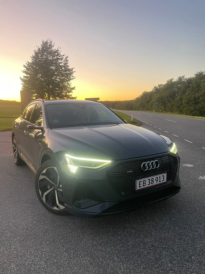 Audi e-tron 55 S-line Sportback quattro 5d