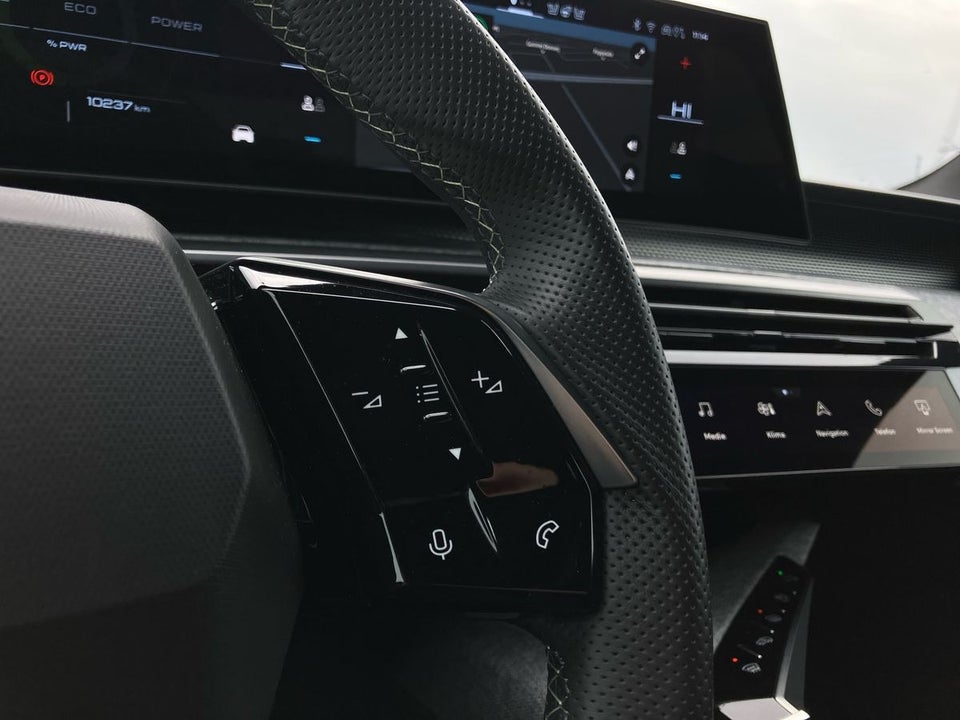 Peugeot e-3008 77 GT 5d