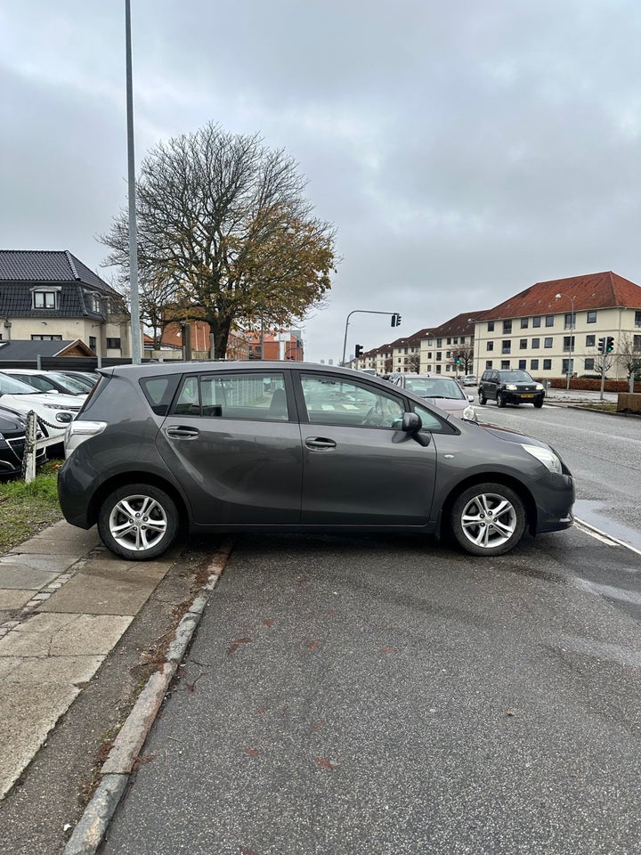 Toyota Verso 2,0 D-4D T1 Skyview 5d