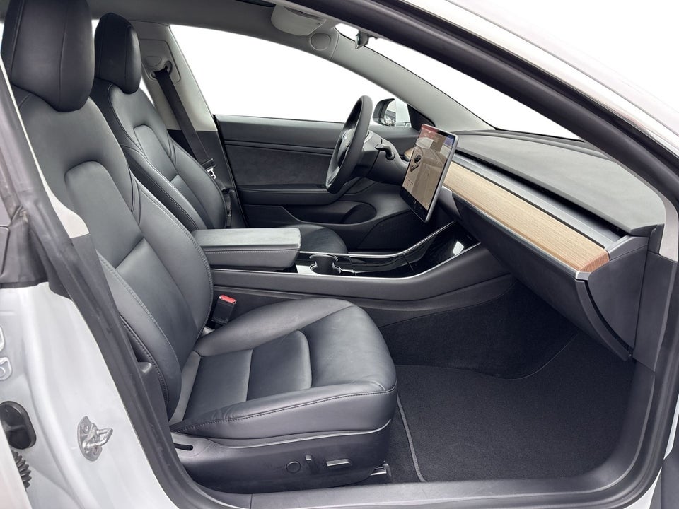 Tesla Model 3 Standard Range+ RWD 4d