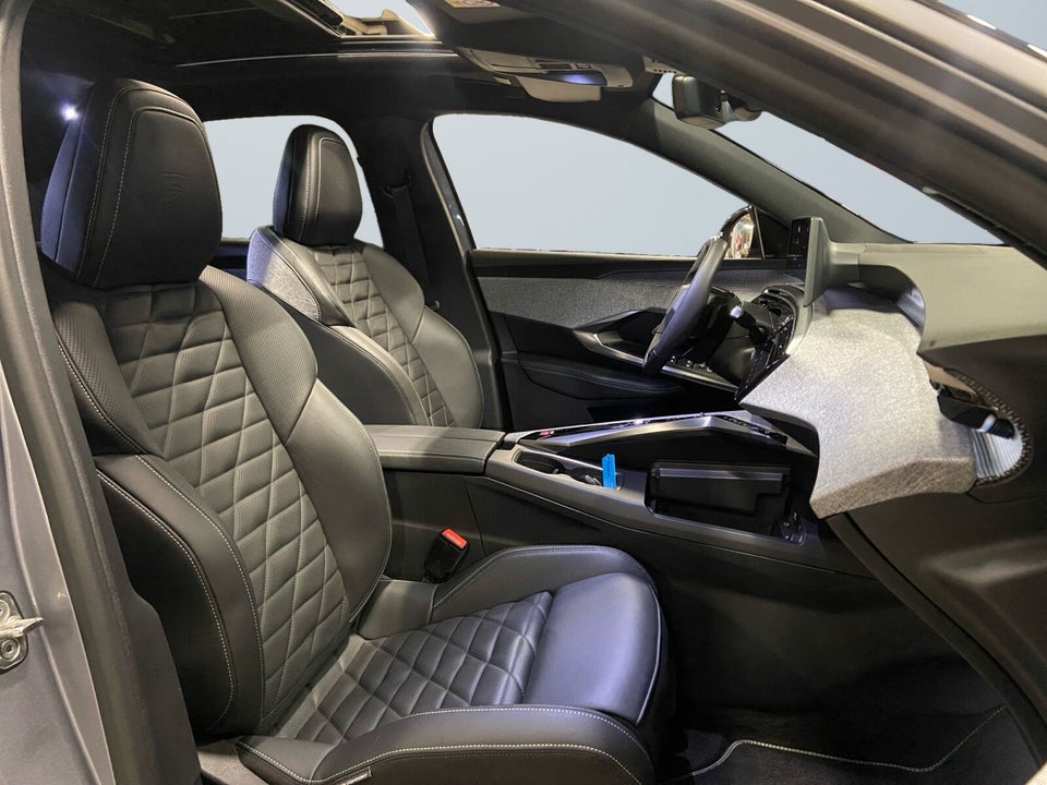 Peugeot e-3008 77 GT Pack 5d