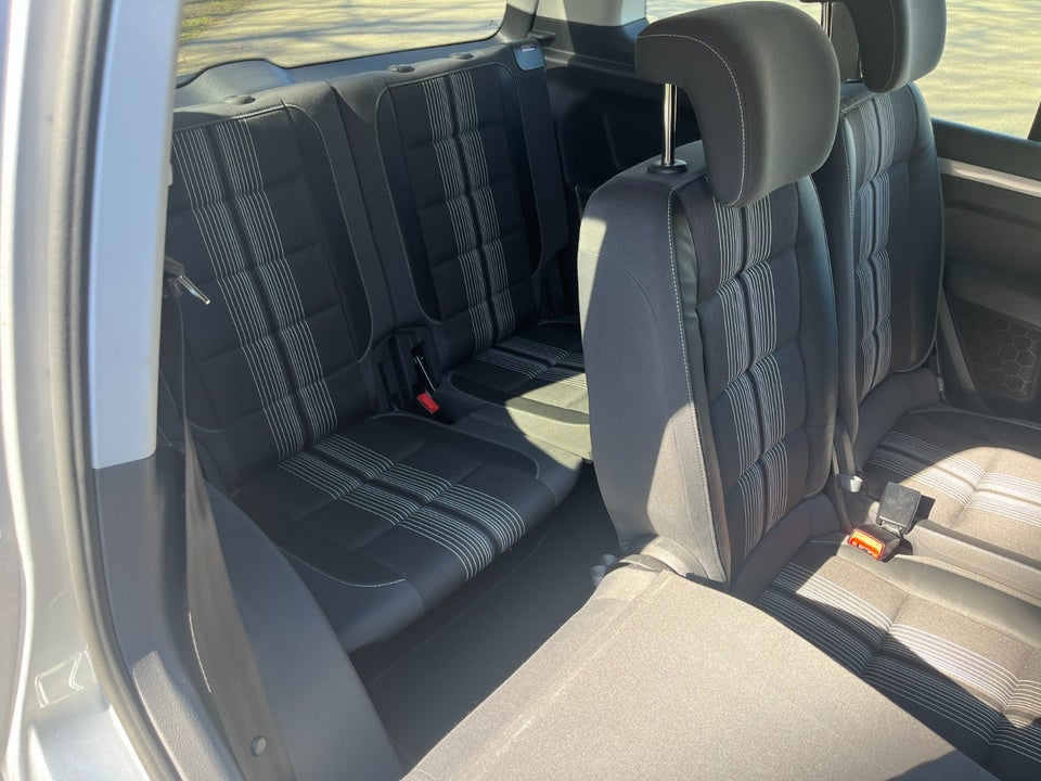 VW Touran 2,0 TDi 140 Comfortline DSG BMT 7prs 5d
