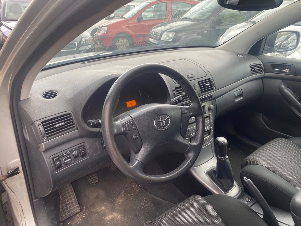 Toyota Avensis 2,0 Sol stc. 5d