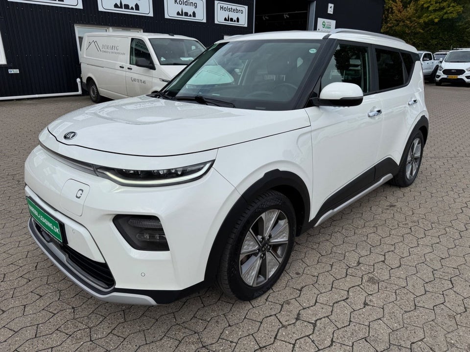 Kia e-Soul 64 Premium Luxury Van 5d