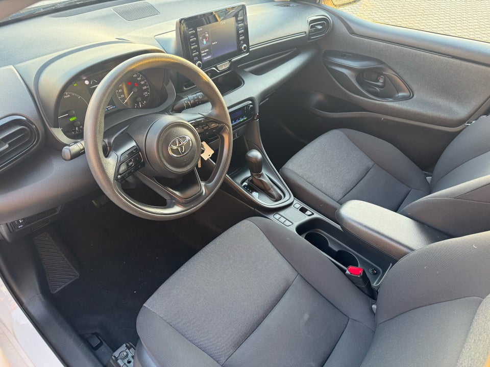 Toyota Yaris 1,5 Hybrid H1 e-CVT 5d