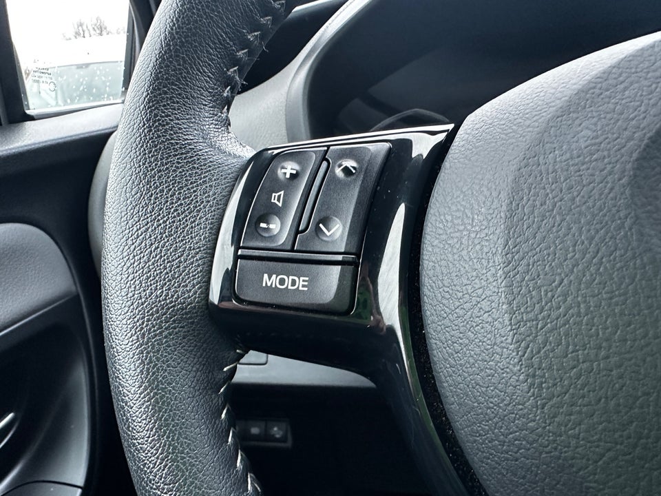 Toyota Yaris 1,5 Hybrid CHIC e-CVT Van 5d