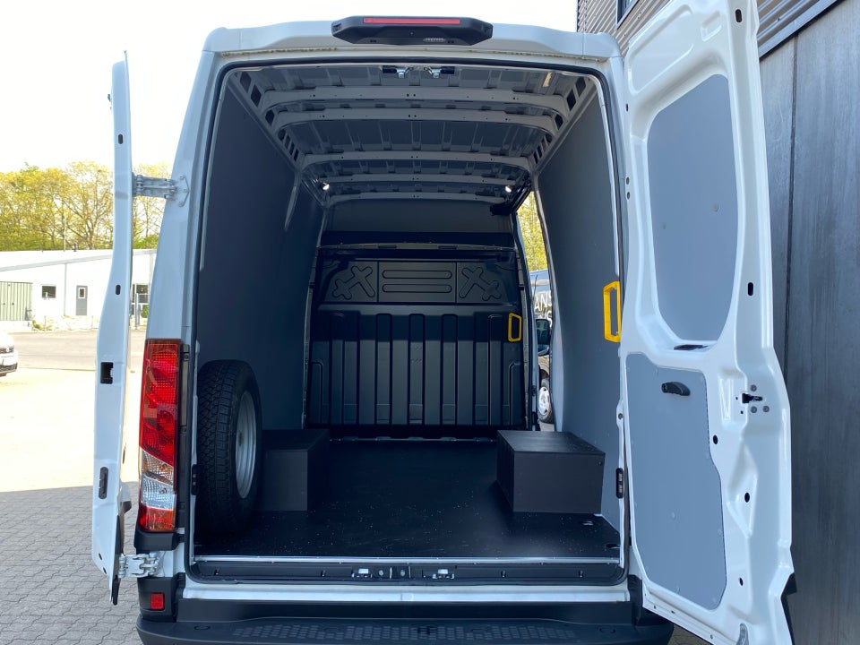 Iveco Daily 3,0 35C18 12m³ Van AG8