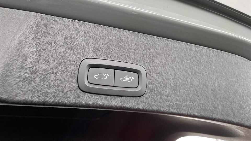 Volvo XC40 ReCharge Extended Range Plus 5d