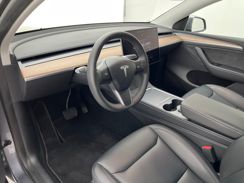 Tesla Model Y Long Range AWD 5d
