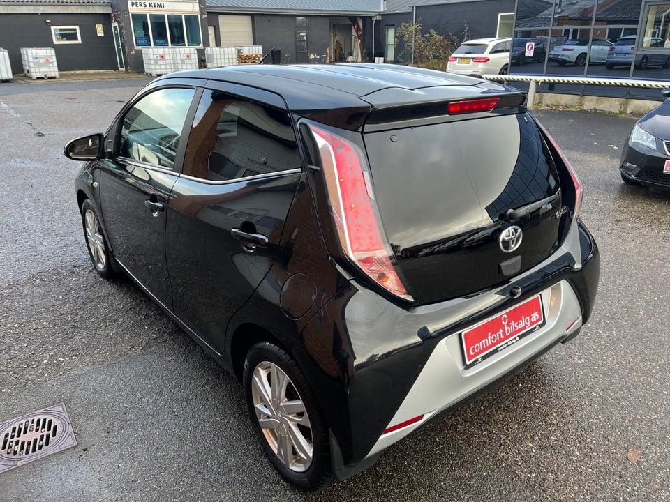 Toyota Aygo 1,0 VVT-i x-black II 5d