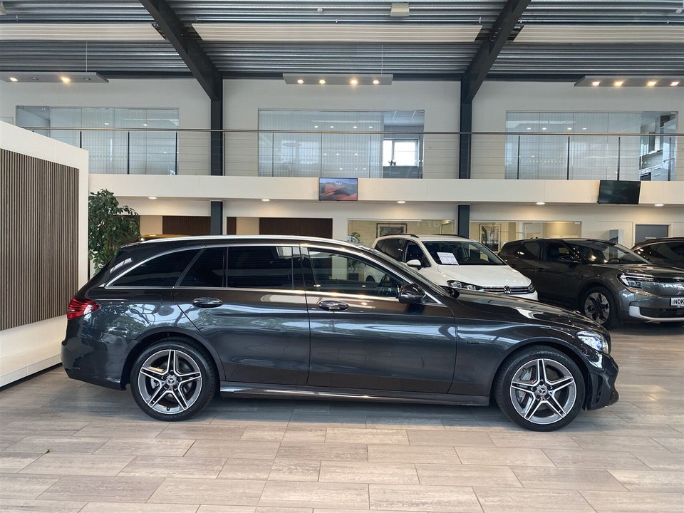 Mercedes C300 de 2,0 AMG Line stc. aut. 5d