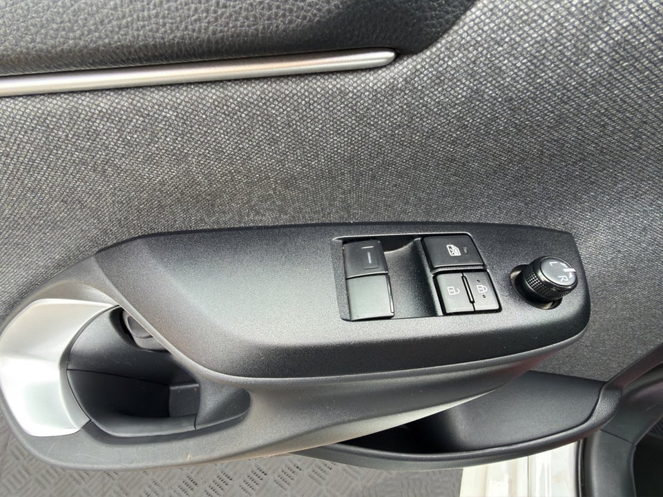 Toyota Yaris 1,0 Active 5d