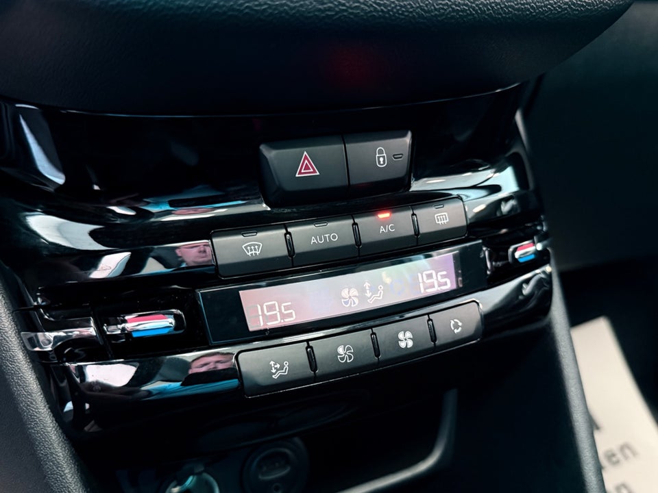 Peugeot 208 1,6 BlueHDi 100 Envy Sky 5d
