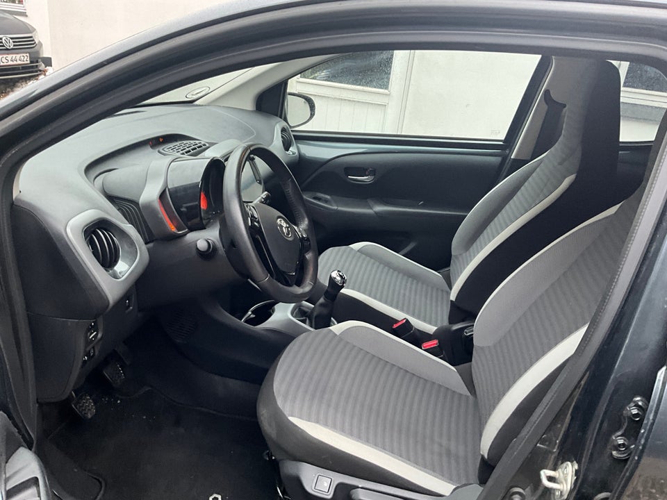 Toyota Aygo 1,0 VVT-i x-pose 5d