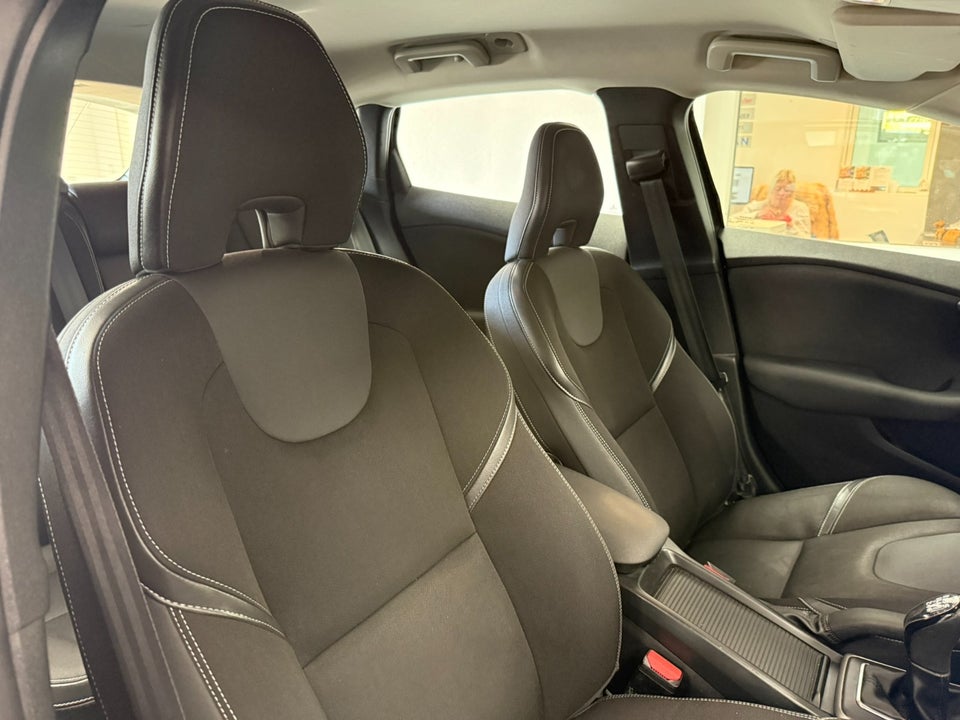 Volvo V40 1,6 D2 115 Kinetic Drive-E 5d