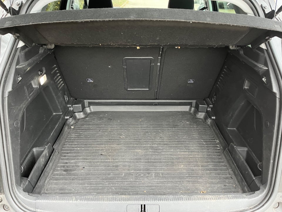 Peugeot 3008 1,2 e-THP 130 Allure 5d