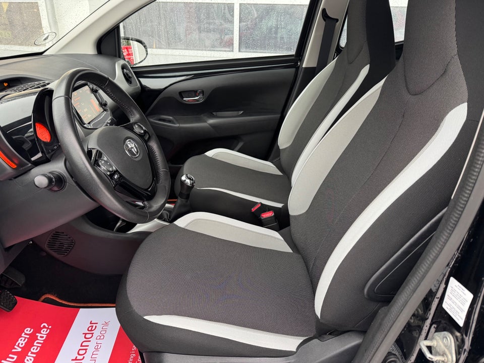 Toyota Aygo 1,0 VVT-i x-play 5d